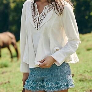🆕 Free People Boho Chic White Blouse with Lace Detail - XS